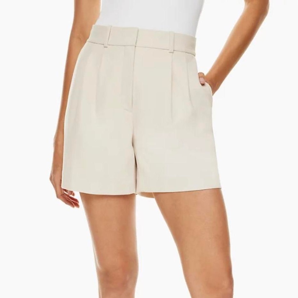Aritzia Babaton Pleated Shorts